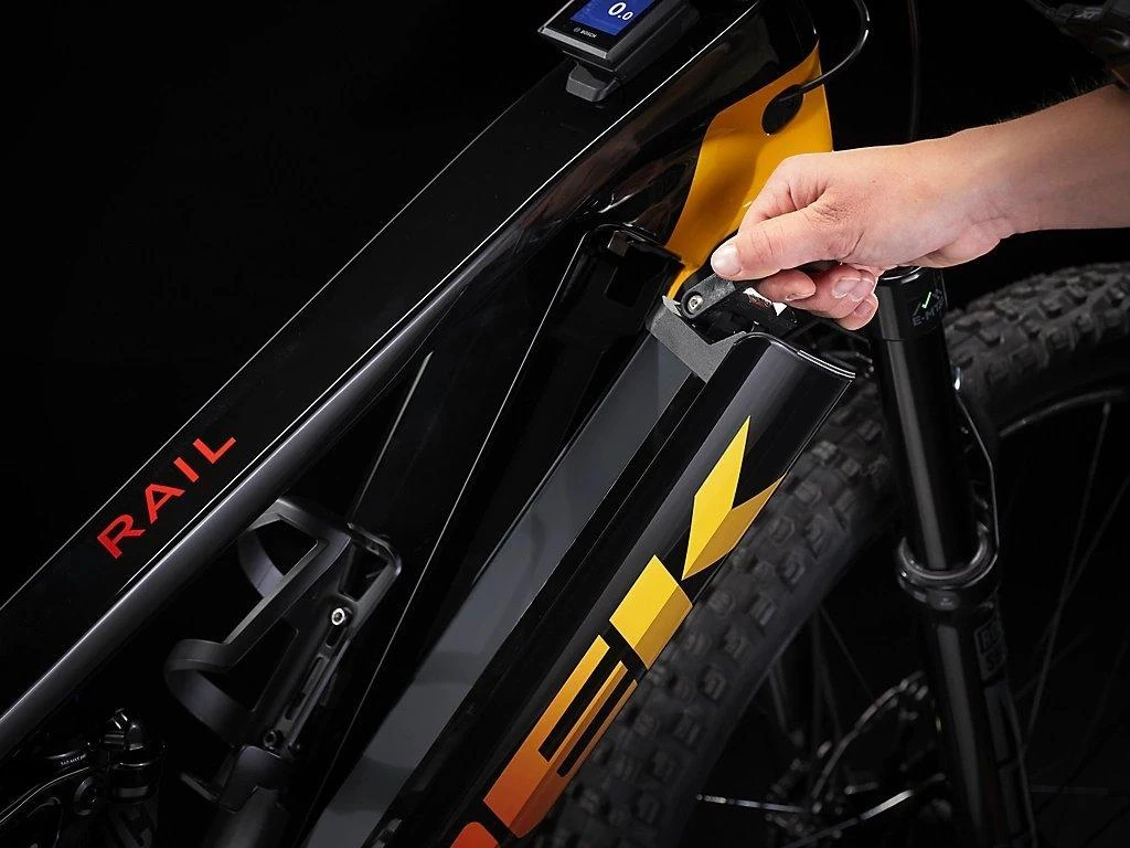 Rail 9.8 XT - 2023 - Trek Black / Marigold To Red - Image 6